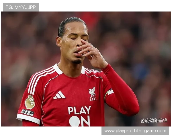 范戴克在禁区内高高跃起解围，截获对方边路低平传中